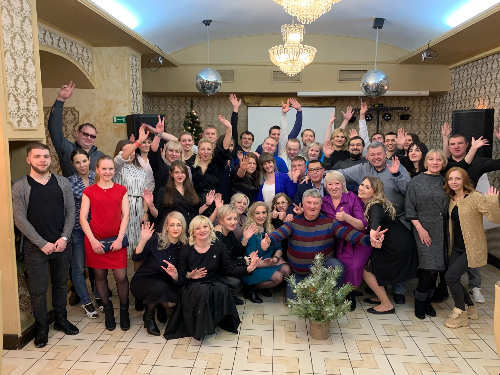 Большой и дружный коллектив отмечает приближение нового 2020 года